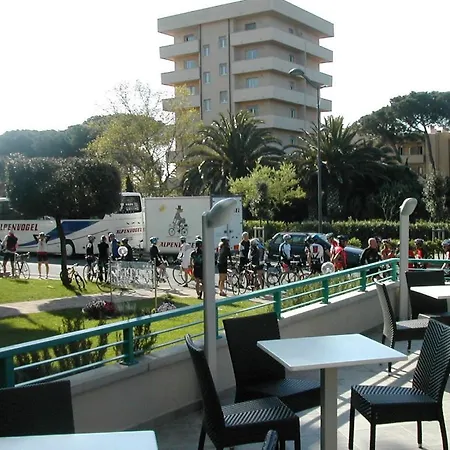 Hotel Flora Marina Di Bibbona