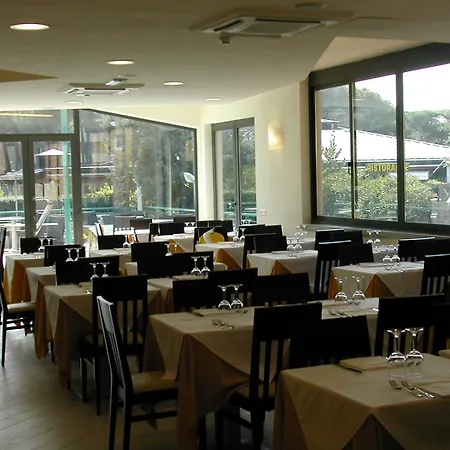 Hotel Flora 3*